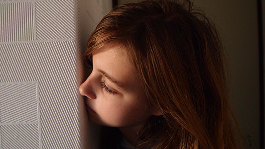girl peeping on left side thumbnail