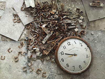 round white analog clock on 10:00 thumbnail
