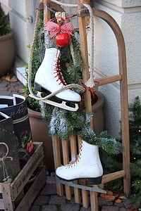 pair of white ice figure skates thumbnail