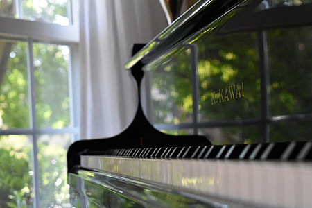 black grand piano thumbnail