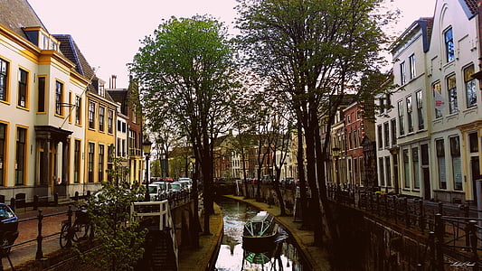 boat on river in between buildings thumbnail