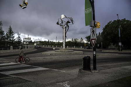 Statue in the middle of square of the city in Saskatoon thumbnail