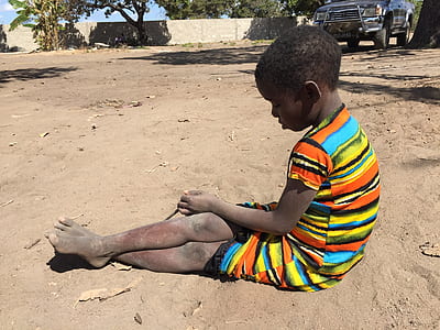 boy playing sand thumbnail