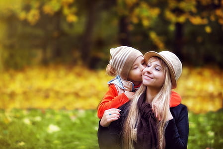 woman wearing white fedora hat thumbnail