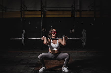 Woman Lifting Barbell thumbnail