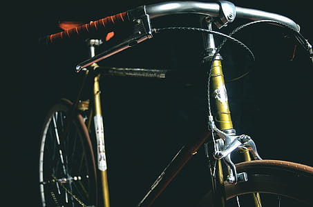 Selective Focus Photography of Beige and Gray Fixed Gear Bicycle thumbnail