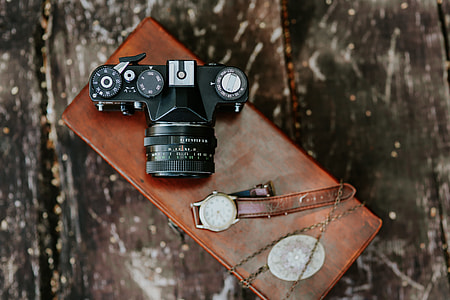 Old vintage camera thumbnail