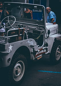 Close-up Photography of Gray Suv thumbnail