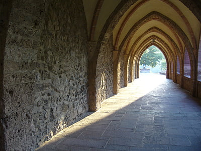 empty hallway photography thumbnail