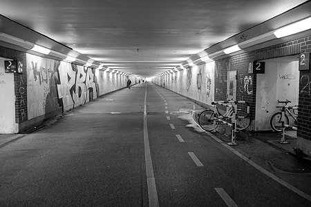 walking tunel thumbnail