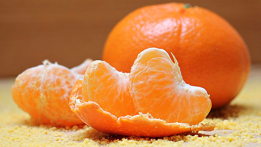 Peel and un-peeled orange thumbnail