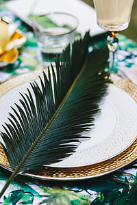 Elegant Exotic Table Decor thumbnail