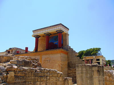 house near cliff thumbnail