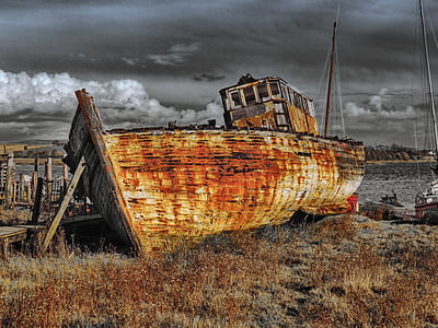 brown ship on brown soil thumbnail