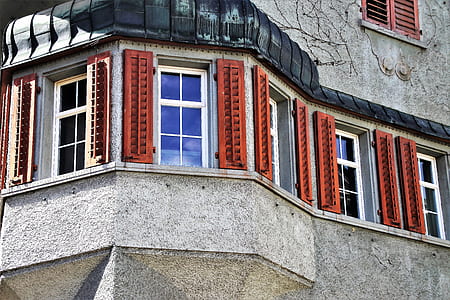 low-angle photography of grey concrete building thumbnail