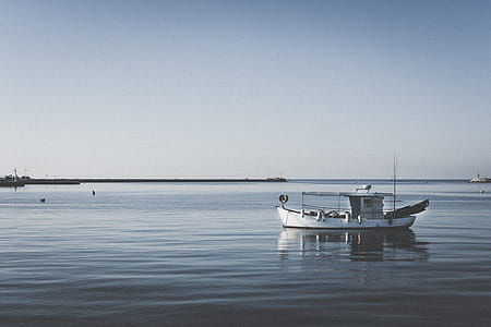 White Boat on Sea thumbnail
