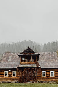 Old wooden houses in the mountains in autumn thumbnail