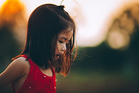 girl in red tank top thumbnail