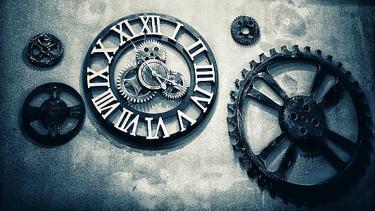 round black analog clock wallpaper thumbnail