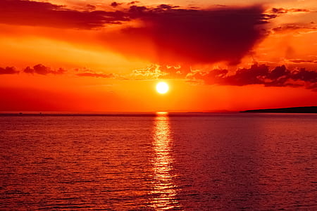 reflection of sun on body of water thumbnail