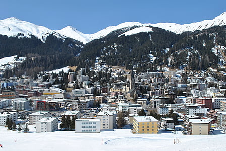 city near the mountain thumbnail