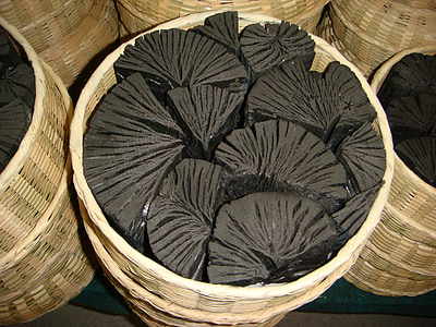 brown wicker basket lot thumbnail
