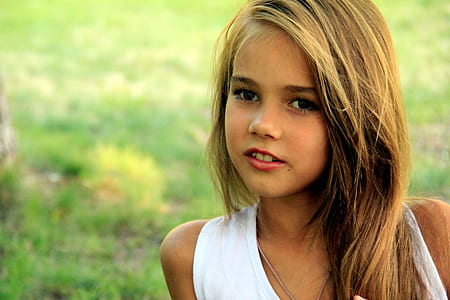 girl in sleeveless top thumbnail