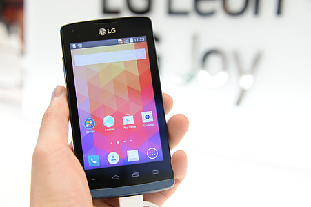 black and gray LG Android smartphone thumbnail