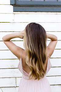 women's brown hair thumbnail