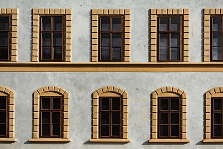 close up photography of gray and brown concrete building thumbnail