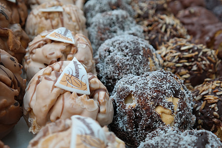 close up photography of chocolate and mocha munchkins thumbnail