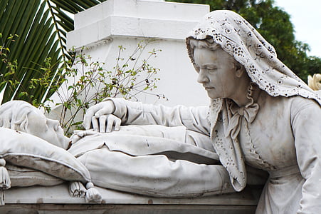 man and woman statue thumbnail