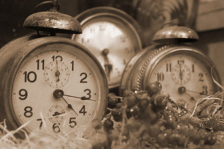 selective focus photography of alarm clock thumbnail