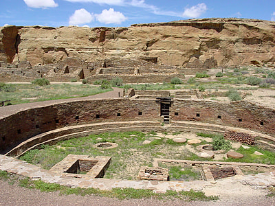 Chaco Canyon ancient ruins in New Mexico thumbnail