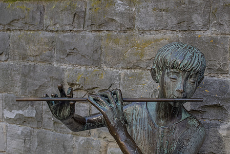 statue of boy playing flute thumbnail