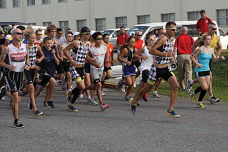 people running on marathon thumbnail