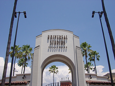 Universal Studios Hollywood arch thumbnail