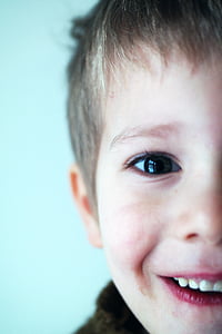 boy taking selfie thumbnail