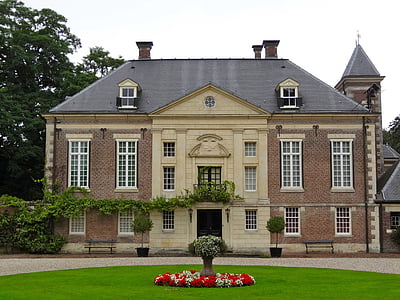 facade of house thumbnail