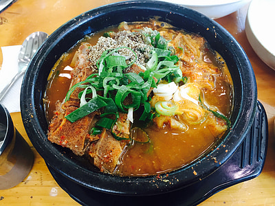 stir noddles with meat bowl thumbnail