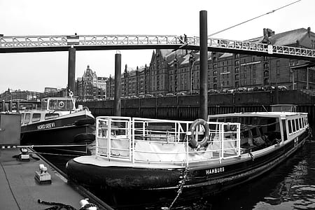 black and white boat near station bay thumbnail