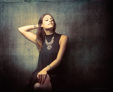 woman wearing black sleeveless dress thumbnail