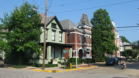 Riverside house in Evansville, Indiana thumbnail