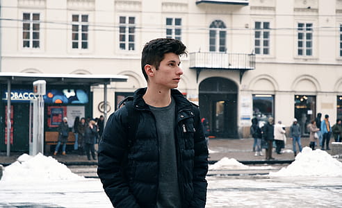 Man in Black Bubble Full-zip Jacket thumbnail
