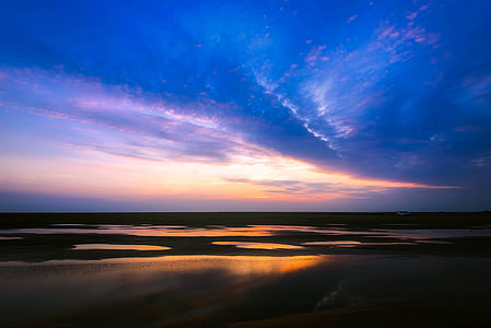 blue sky photography thumbnail