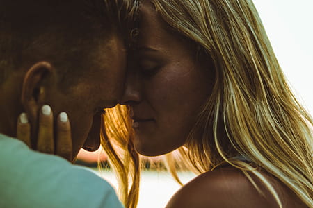 woman about to kiss man thumbnail