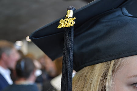 woman wearing academy hat thumbnail