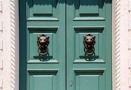 green wooden door thumbnail
