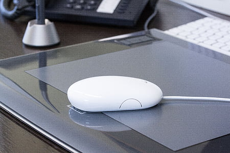 Apple Mighty Mouse on black surface thumbnail