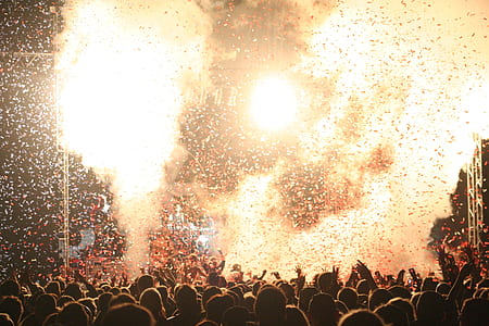 people at concert thumbnail